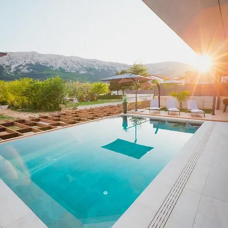 Villa Beautiful With Private Pool Near Sea *