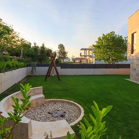 Villa Beautiful With Private Pool Near Sea *
