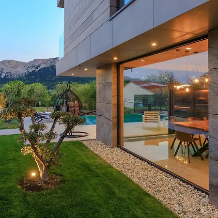 Beautiful With Private Pool Near Sea *