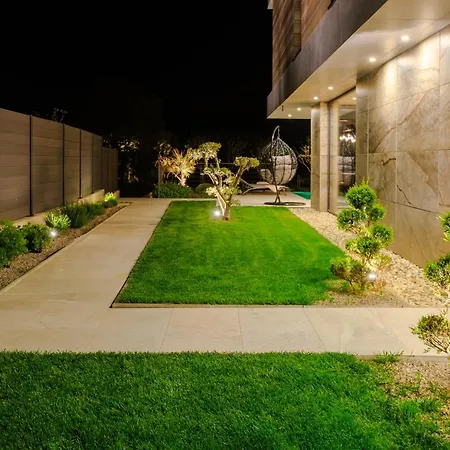 Beautiful With Private Pool Near Sea باشْكا