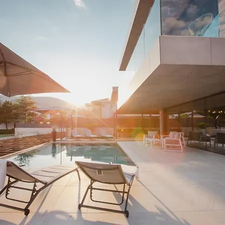 Beautiful With Private Pool Near Sea باشْكا